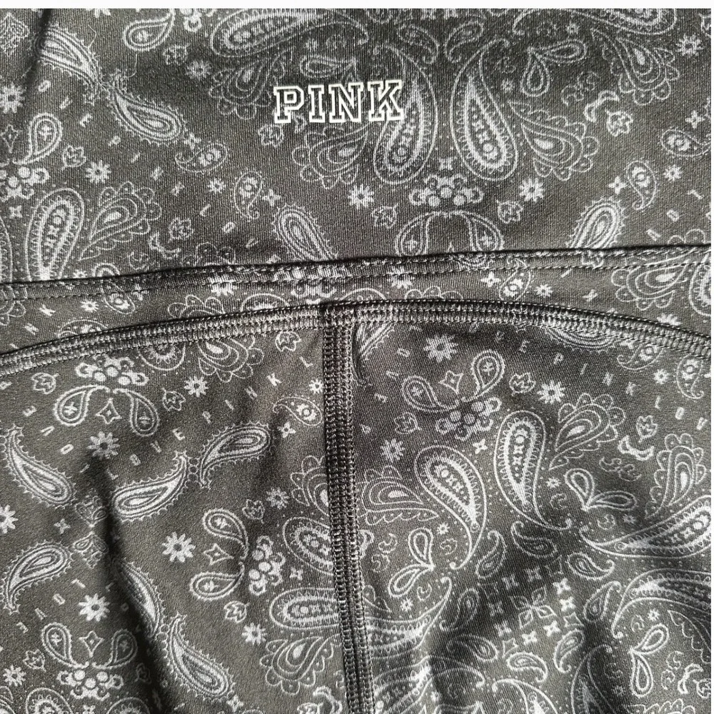 Victoria's‎ Secret Pink Sport Medium Black Gray Paisley  Print Leggings Juniors